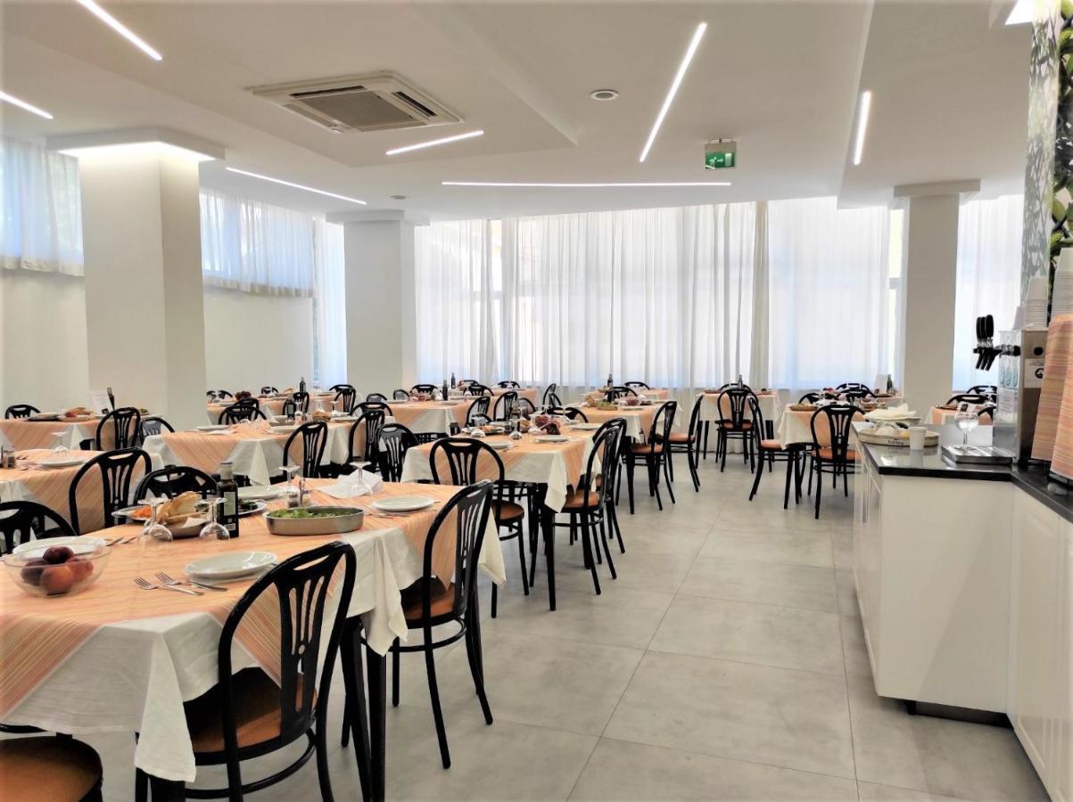 Hotel Madrid Rimini Kültér fotó
