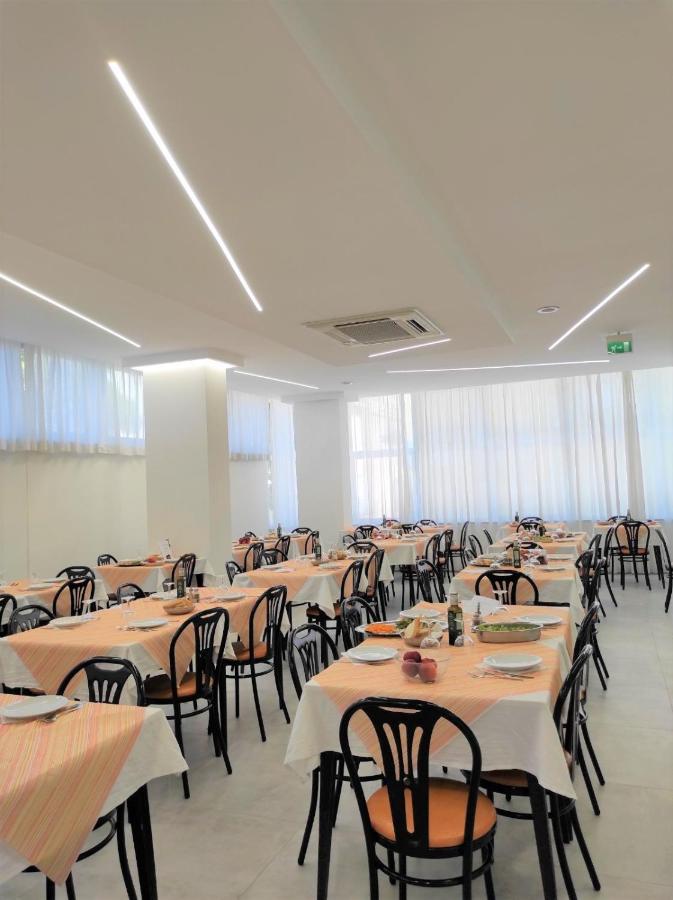 Hotel Madrid Rimini Kültér fotó