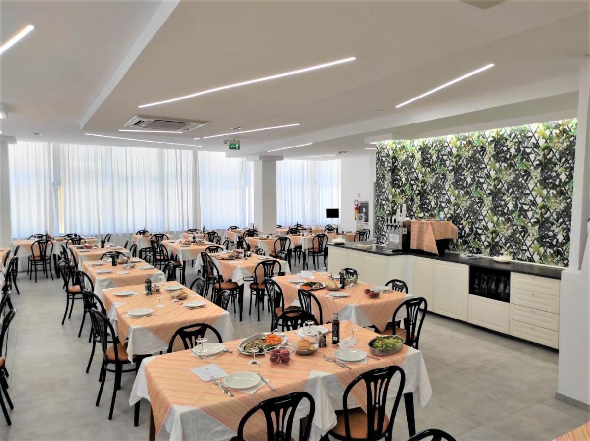 Hotel Madrid Rimini Kültér fotó
