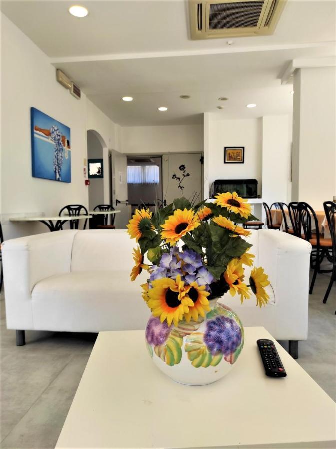 Hotel Madrid Rimini Kültér fotó