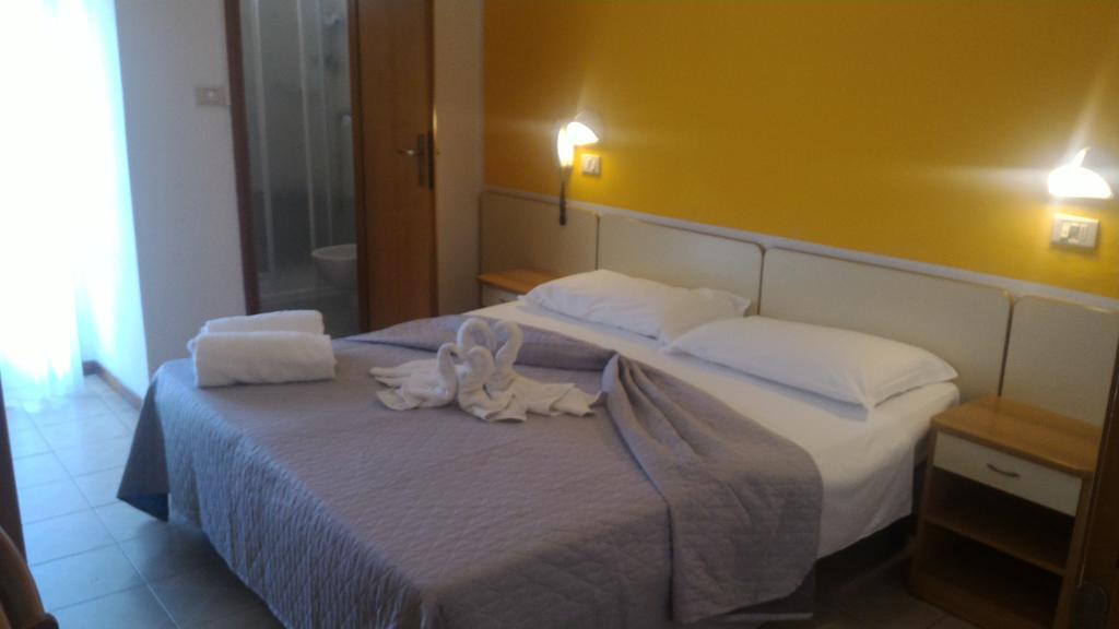 Hotel Madrid Rimini Kültér fotó