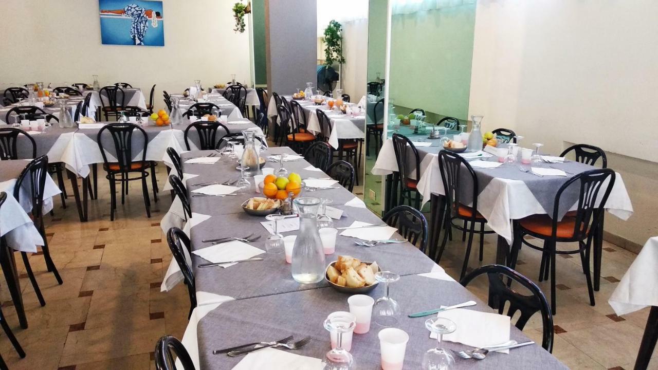 Hotel Madrid Rimini Kültér fotó