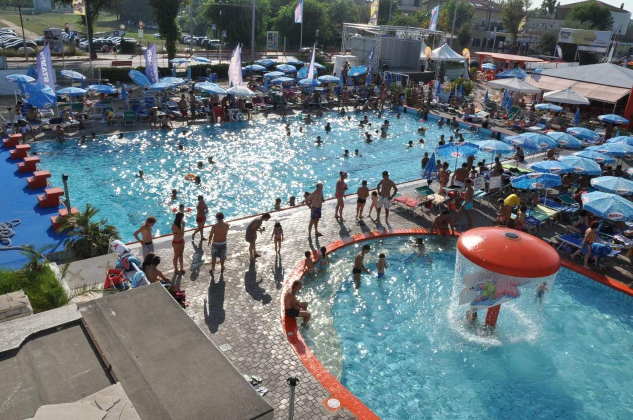 Hotel Madrid Rimini Kültér fotó